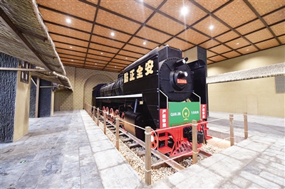 南站房内的火车文化展示区。