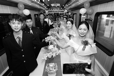 陕西首趟集体婚礼主题定制列车开行