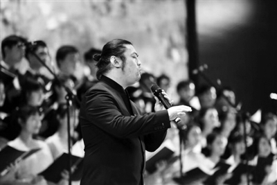 康笑笛在演出现场(受访者供图)