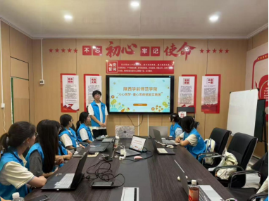 图为实践团队员集体磨课。冯嘉迪 供图