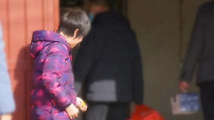 小晨见人特别爱笑