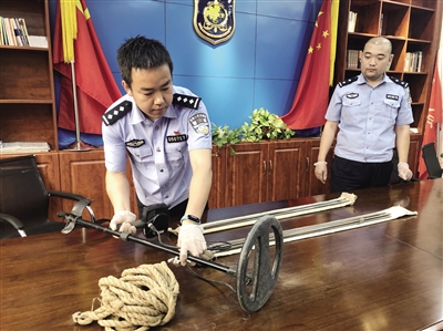 民警缴获的盗墓工具