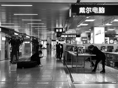 店內(nèi)顧客門可羅雀
