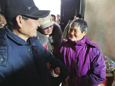 菊慧琴(右)終于和丈夫吳邊祖(左)重聚