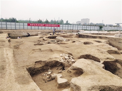 镐京14号建筑基址发掘现场（陕西省考古研究院供图）