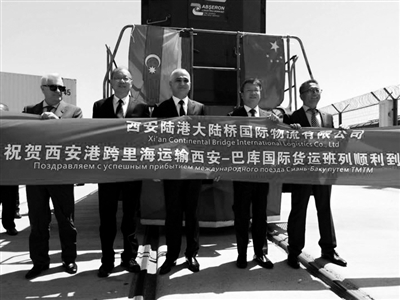 阿塞拜疆举行接车仪式现场