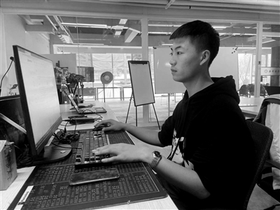 对于粉丝们的评论,腊林涛都会逐一回复