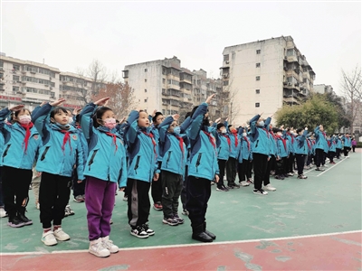 长缨路小学升国旗