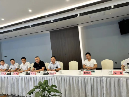 西安柳林酒业营销公司市场督导部经理张运斌发表讲话