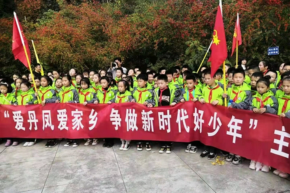 “愛家鄉(xiāng)愛丹鳳 爭(zhēng)做時(shí)代好少年”