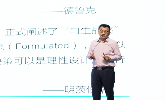 (图十)胡建波董事长作专题报告
