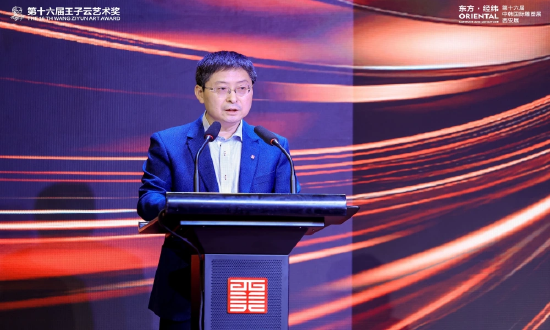 西安美术学院副院长屈健主持开幕仪式