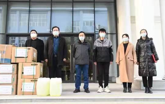 暖心！陕服健康学院李政同学为学校捐赠一批防疫物资