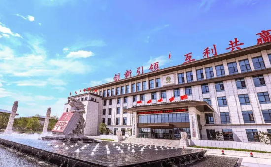 “创新引领 互利共赢”的企业宗旨在厂区随处可见