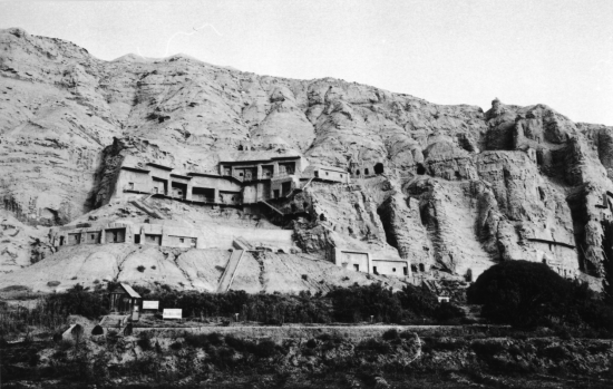 克孜尔石窟谷西区（2窟——40窟）外景（黑白老照片）黑白老照片 新疆维吾尔自治区克孜尔石窟研究所