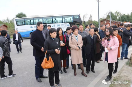 培训班学员观摩学习成都市“鱼凫原乡”中国农业公园建设