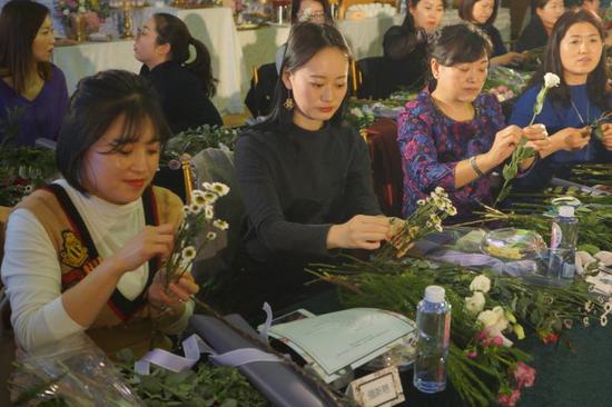 农行榆林分行举办花漾女人 芬芳之赏沙龙活动