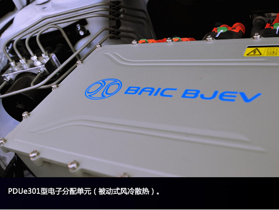 别看我小 试驾北汽新能源ec200649