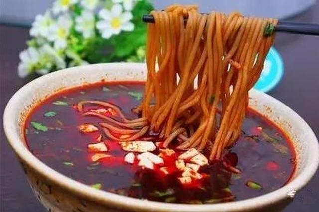 蕎面饸饹澆羊湯，油潑辣子分外香！