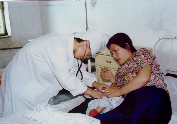 女醫(yī)生扎根陜北50載 守護(hù)老區(qū)百姓的健康