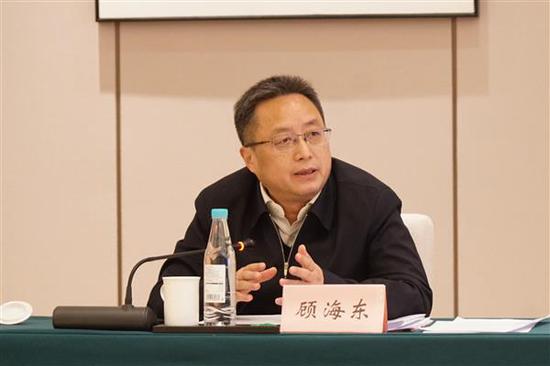 区委书记顾海东讲话