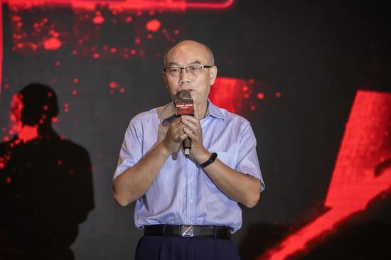 苏州电影协会会长张江林先生登台致辞