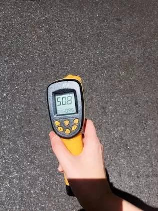 阴凉处温度:30.3 ℃