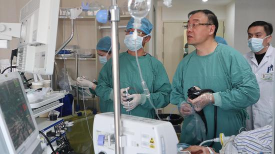 87岁患者内镜下贲门早癌黏膜下剥离术