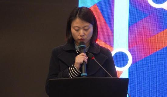 苏州市文化广电和旅游局产业处副处长翟苏黎主持会议
