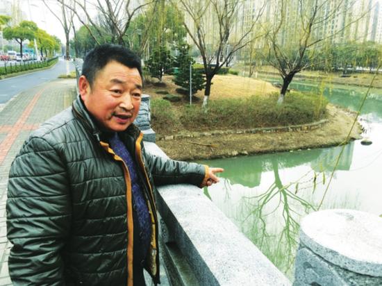 老姜向记者讲述事发经过