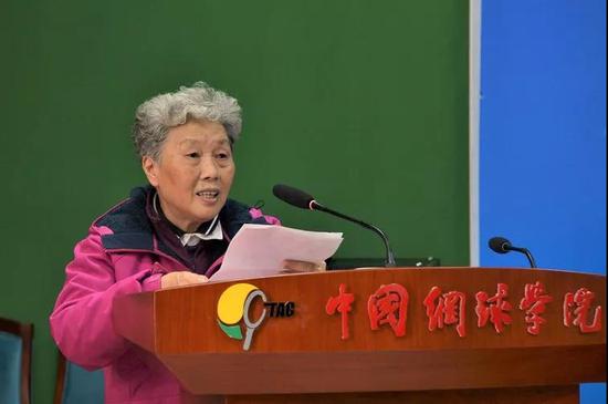 老前辈代表刘舜兰发言