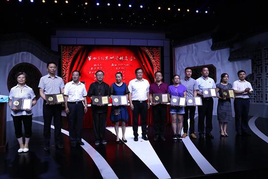 园林主管部门为第四批入选《苏州园林名录》的园林举行授牌仪式