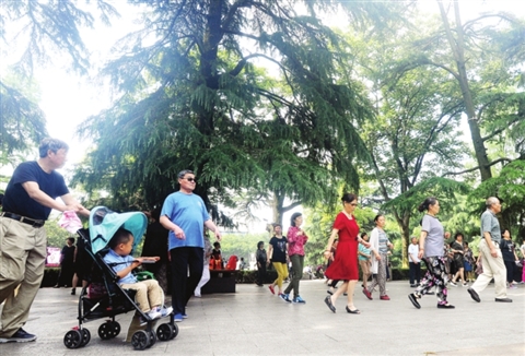 苏州停雨 居民晨练走起