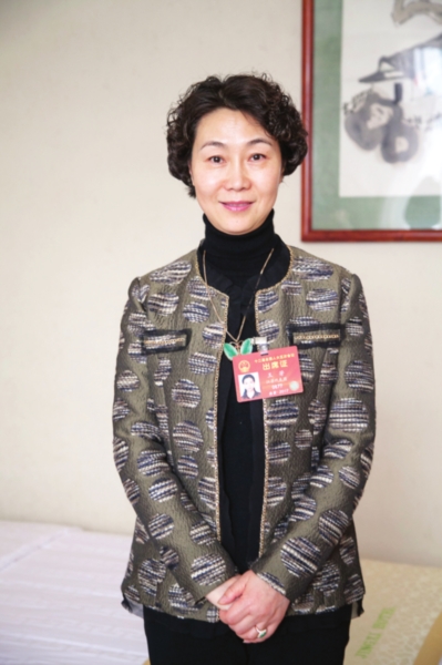 王芳代表 □高明 摄