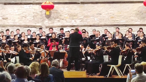 此次音乐会,苏州交响乐团与上海歌剧院130余位音乐家同台献技。 (苏州交响乐团供图)