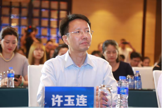 中共昆山市委常委、宣传部部长许玉连