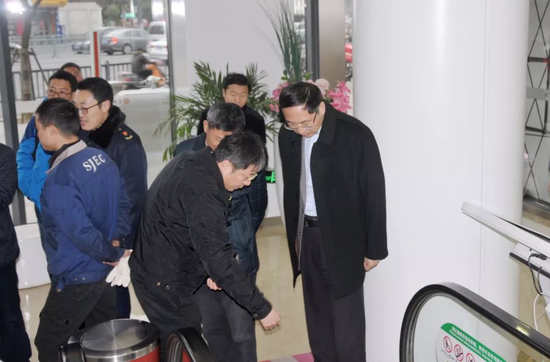 节前,市质监局局长、党组书记王庆煊带队检查特种设备安全工作
