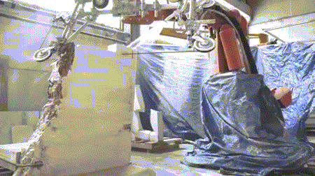 每日有趣GIF图:切割石头的机器人