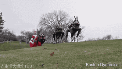 有趣GIF图：机器驯鹿拉圣诞老人