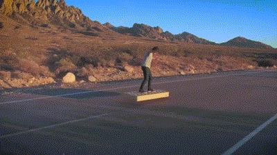 悬浮飞行滑板亮相:能飞6分钟