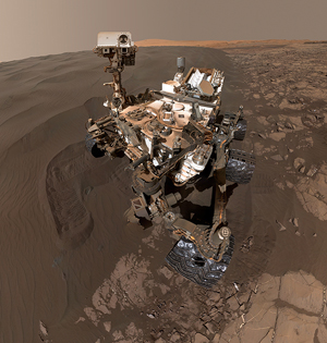 好奇号玩自拍！沙丘为伴显孤单