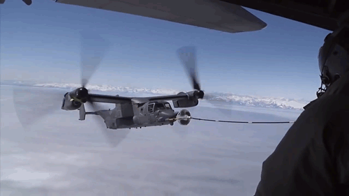 GIF:近距离观察飞机如何空中加油 GIF:近距离观察飞机如何空中加油