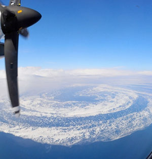 日北海道出现罕见壮观流冰大漩涡