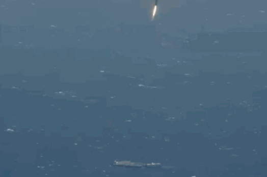 重温SpaceX首次成功海上回收火箭 重温SpaceX首次成功海上回收火箭