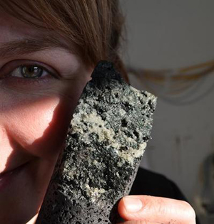 二氧化碳注入岩层变成石头封存