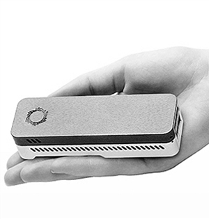 “龙”飞船携新对接装置抵空间站