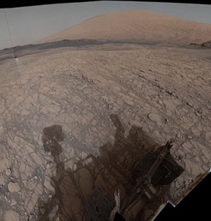 好奇号拍全景图像展示火星环境