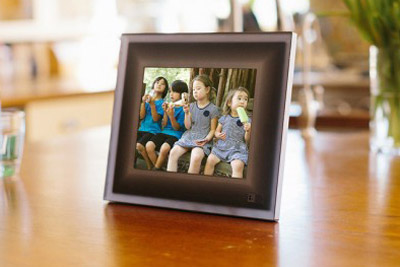 智能相框会认人 谁靠近就显示谁的照片