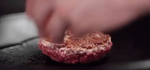 (Impossible Foods 汉堡肉,图自 QZ)