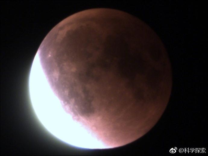 如果你已错过今年元旦的超级月亮，没关系！1月31日月亮女神上演“月全食血月+超级月亮+蓝月”三景合一天文奇观，150多年一遇！更多精彩尽在专题：http://tech.sina.com.cn/zt_d/2018lunareclipse